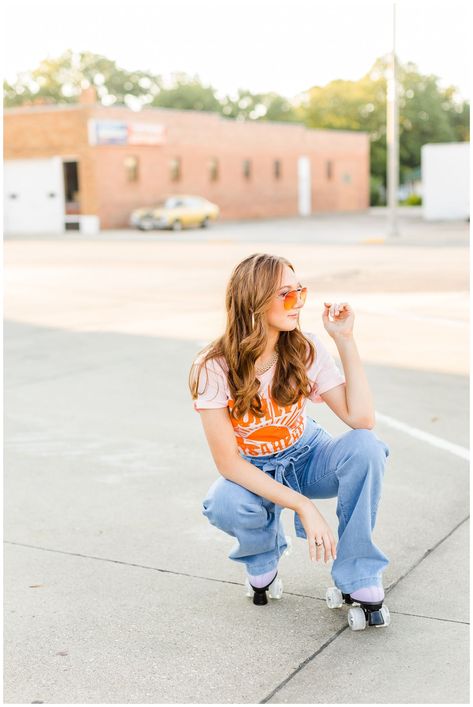 Roller Skate Photoshoot Ideas, 70s Themed Outfit, Rollerskating Photoshoot, 70s Aesthetic Roller Skates, Modern 70s Style, Rep Photoshoot, Senior Rep Photoshoot, 70s Themed Outfits, Retro Roller Skating Photoshoot