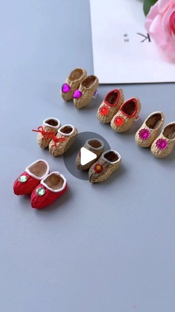 Homemade Slippers, Acorn People, Handmade Paper Craft, Easy Photography Ideas, January 3, Pine Cone, Handmade Paper, Paper Craft, Kids And Parenting