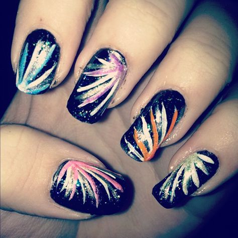 Happy Guy Fawkes fireworks - NAILS Magazine Bonfire Nails, Firework Nail Art, Night Nails, Firework Nails, Fireworks Craft, Chrome Nails Designs, Elegant Nail Designs, Guy Fawkes, Nail Design Ideas