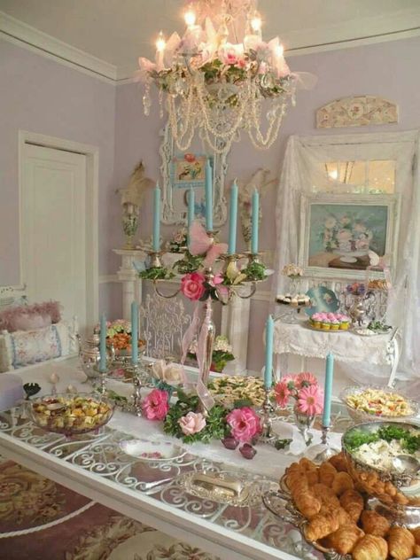 Wow Baby Shower Elegante, Shabby Chic Tea Party, Victorian Tea Party, Shabby Chic Decorating, Cocina Shabby Chic, Flowers And Candles, Shabby Chic Tea, Party Fotos, Shabby Chic Baby