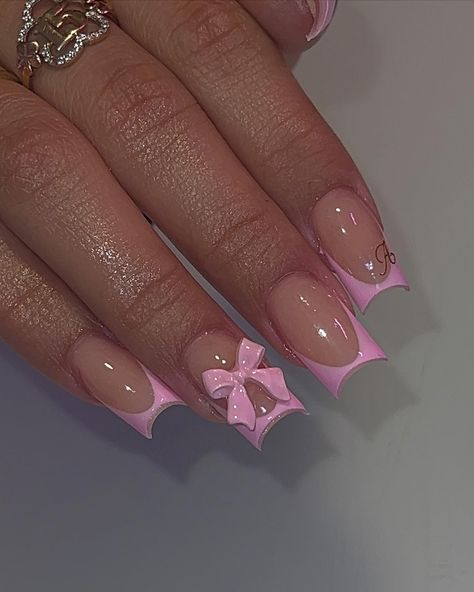 pink coquette nails Baddie Nails Unique, Simple Short Nail Ideas Easy, French Tip Nails Accent Nail, Nail Ideas With French Tip, Simple Pink Nail Set, Nail Ideas Summer Square, Nail Inspired Square, Cute Short Nails With Charms, Simple Small Nails