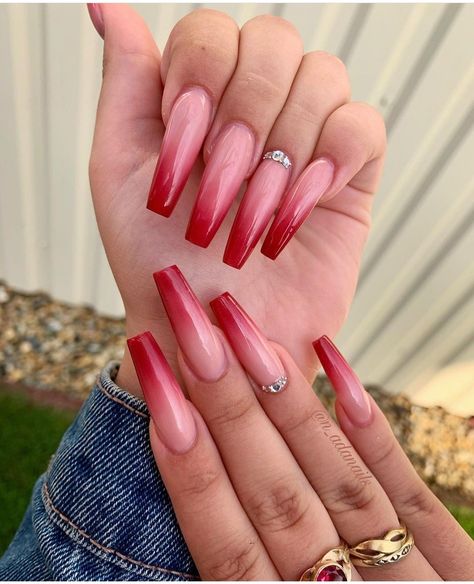 Graduation Nails Coffin, Spring Nail Sets, Neutral Nail Art Designs, Nails Graduation, Gradation Nails, Red Ombre Nails, Prom Nails Red, Elegant Touch Nails, New Year Nails