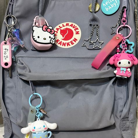 back to school, what’s in my kanken, kanken inspo, sanrio aesthetic Kanken Backpack Aesthetic School, Kanken Backpack Aesthetic, Preppy Stationary, Mochila Aesthetic, Kanken Aesthetic, Stationary Bag, Sanrio Aesthetic, Aesthetic Backpack, Inside My Bag