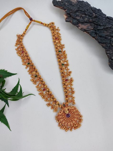 Marathi Jewellery Traditional, Kolhapuri Saaj Gold, Dholki Beads, Kolhapuri Saaj, Pretty Gold Necklaces, Beaded Wedding Jewelry, Maharashtrian Jewellery, Wedding Jewellery Designs, Delicate Gold Jewelry