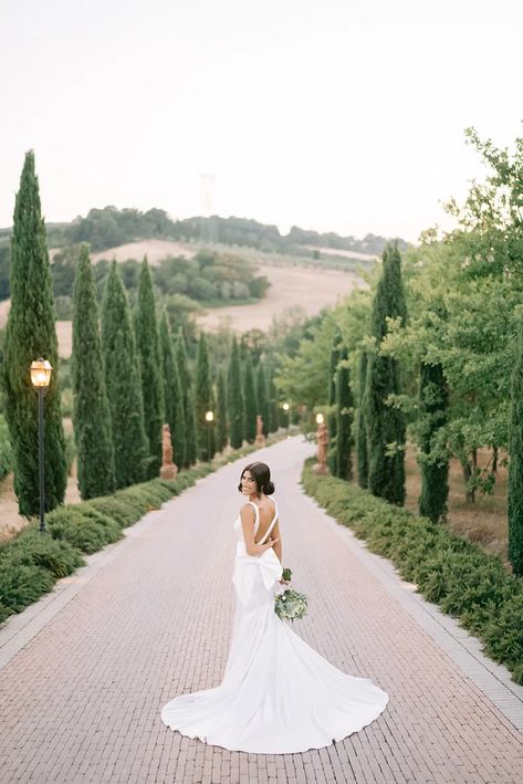 Best Tuscany Wedding Venues in Italy for a Distinctive Tuscan Wedding Tuscan Wedding Photography, Tuscany Villa Wedding, Tuscany Elopement, Garden Bridal Portraits, Wedding Venues In Italy, Wedding Cermony, Tuscany Wedding Venue, Tuscany Italy Wedding, Italy Weddings