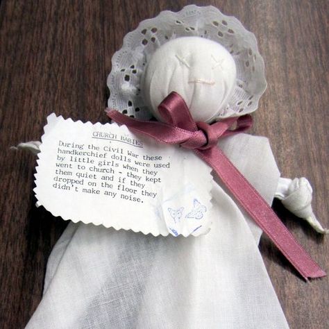 They're called pew babies, church dolls, angel babies, prayer dolls, handkerchief dolls, and hanky dolls. Here's a simple handkerchief doll tutorial for you Pioneer Crafts, Vintage Handkerchiefs Crafts, Handkerchief Crafts, Amish Quilt, Operation Christmas, Operation Christmas Child, Angel Crafts, Church Crafts, Vintage Handkerchiefs