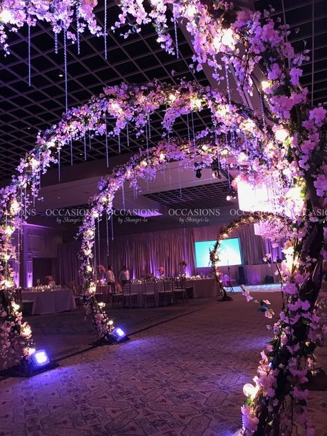 Free Wedding Decorations, Fairy Tale Sweet 16 Decoration, Rupunzle Quinceanera Dresses, Luxury Graduation Party Ideas, Purple And Grey Wedding Decorations, Lavender And Black Wedding Decorations, Purple And Gold Wedding Dress, Repunzle Quinceanera, Royal Purple Wedding Dress