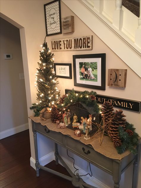 Christmas Decor Ideas Nativity, Year Round House Decor, Table Top Nativity Set Display Ideas, Rustic Nativity Scene Display, Manger Scene Display Ideas, Nativity Ideas Decoration, Manger Scenes Nativity Diy Indoor, Indoor Nativity Scene Ideas, Nativity Under Christmas Tree