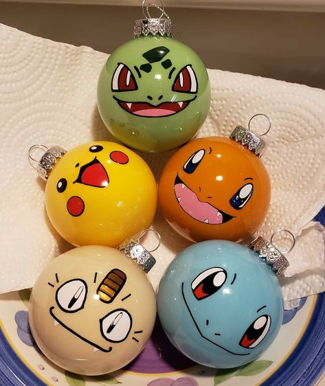 Diy Cute Ornaments, Hand Painted Christmas Balls Easy, Pokemon Ornaments Diy, Diy Christmas Ball Ornaments, Geek Christmas Ornaments, Pokemon Christmas Gifts, Pokémon Christmas, Pokemon Christmas Ornaments, Pokemon Ornaments