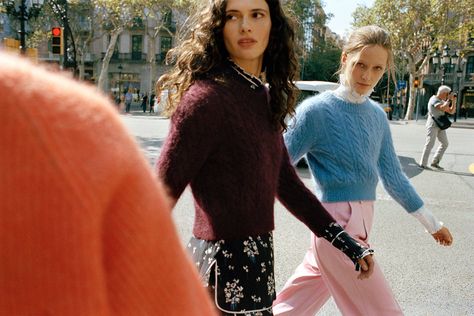 H&m Advertising, H&m Editorial, Market Fashion Editorial, Fall Fashion Campaign Editorial, Marc Jacobs Heavn Campaign, Streetwear Couple, H&m Fashion, Street Portrait, Uptown Girl