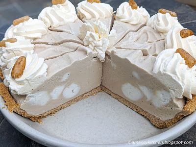 Frozen Root Beer Float Pie - Happy Pi Day! Root Beer Pie, Root Beer Float Pie, Slab Pies, Types Of Pie, Coconut Cream Pie Recipes, Mike And Ike, Slab Pie, Ice Cream Mixture, Happy Pi Day