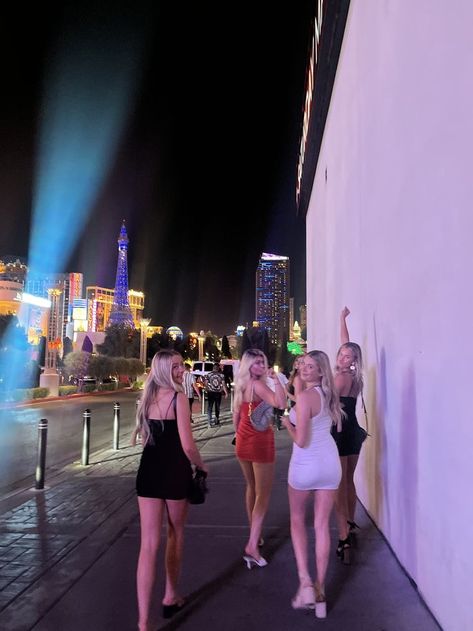 Chicago Clubbing Outfits, Las Vegas Clubbing Outfits, Club Outfits Vegas, Zante Outfits Party, Las Vegas Friends Aesthetic, Fancy Night Out, Las Vegas Dresses, Night Out Asthetics Photos, Aesthetic Night Out