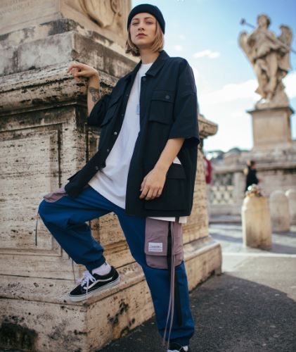 Japanese Streetwear Women, Skater Cargo Pants, Unisex Fashion Style, Gender Neutral Outfits, Japanese Street Wear, Fashion Japanese, Neutral Outfits, Cargo Pants Outfit, Unisex Clothes