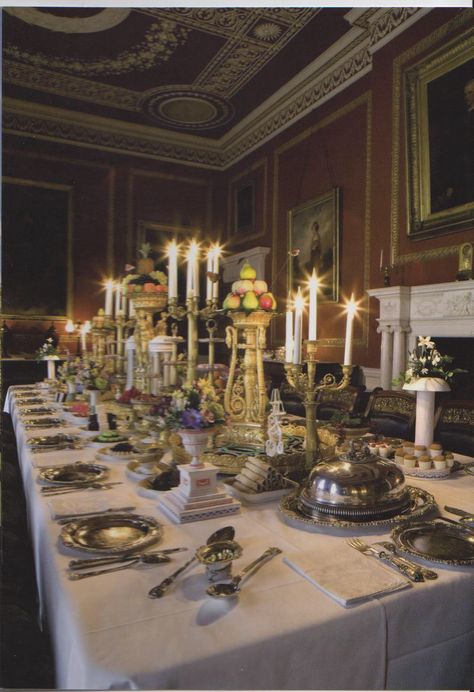 Example of what it looked like at dinner time for England's wealthy class during the early 19th century English Country Manor, English Manor, Deco Boheme, English Breakfast, Regency Era, English Country House, Manor House, Elegant Table, Formal Dining