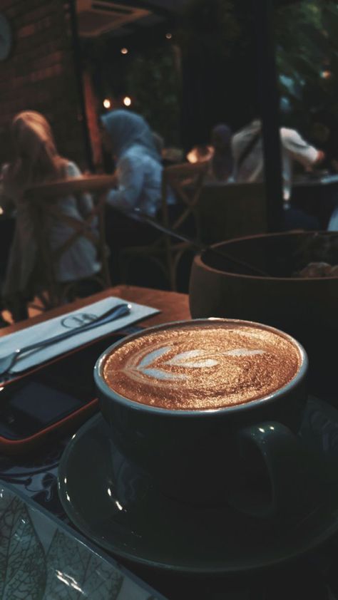 Coffee Restaurant Aesthetic, Coffe Snapstory, Food Snapchat Story Restaurant, Coffee Pictures Aesthetic, Coffee Snaps, Coffe Story, Coffee At Night, Dinner Snap, Tiktok Dinner