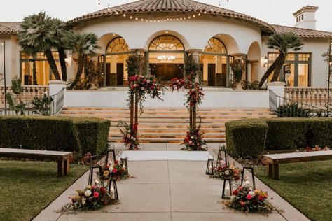 Farm Style Table, Modern Spanish Style, Rustic Meets Modern, Spanish Style Wedding, Romantic Wedding Inspiration, Modern Wedding Inspiration, Beautiful Farm, Inexpensive Wedding Venues, Event Planning Design