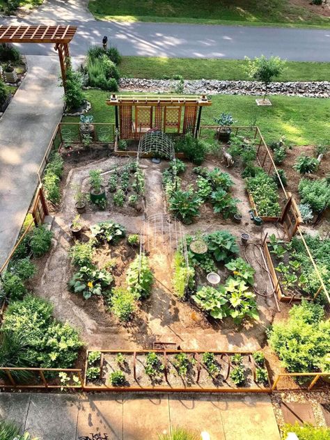 25 best vegetable garden design ideas & easy layout plans for beginners & pros to grow your own food in a front or backyard edible landscape. - A Piece of Rainbow, kitchen garden, vegetable gardening ideas, small space tips, grow your own food, herbs, homestead, homesteading, spring, summer, raised beds, trellis, greenhouse, DIY Vegetable Garden Design Ideas, Veggie Beds, Dirt Therapy, Allotment Ideas, Growing Garden, Church House, Florida Gardening, Potager Garden, Community Garden