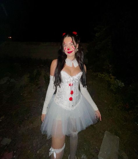 Penny Wise Halloween Costumes, Cute Pennywise Costume, Pennywise Halloween Costumes Women, Pennywise Costume Women, Pennywise Costume Female, Pennywise Outfit, Pennywise Halloween Costume, Penny Wise Costume, Halloween Tutu Costumes