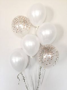 White Balloon Bouquet, White Balloons Wedding, Gold Balloon Bouquet, Congratulations Balloons, Balloon Cloud, Engagement Balloons, Confetti Gender Reveal, Balloons Wedding, Balloon Wedding