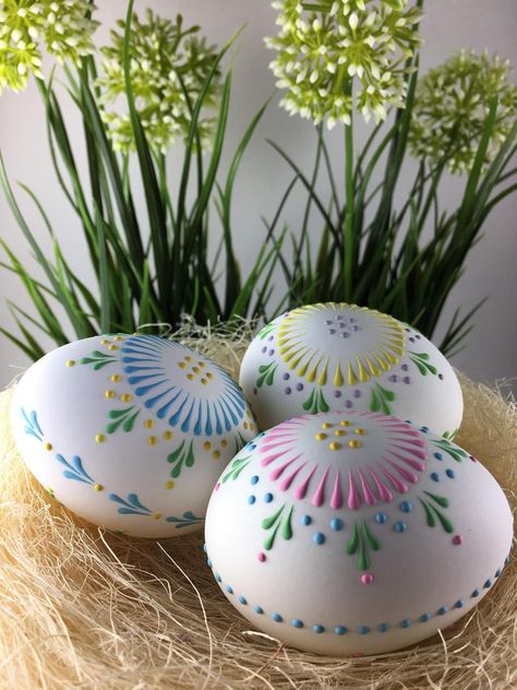 TUTORIAL Easter Eggs Learn How to Make Polish Pysanky PDF | Etsy Easter Rocks, Eggs Art, Polish Easter, Creative Easter Eggs, Egg Ideas, Easter Egg Art, Easter Egg Pattern, Polish Folk Art, Pysanky Eggs