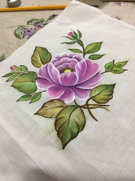 Fabric Colour Painting, Hand Painted Pillows, Saree Painting Designs, Painting Flowers Tutorial, Fabric Paint Diy, Painting On Clothes, Saree Painting, Fabric Painting Techniques, Simple Hand Embroidery Patterns