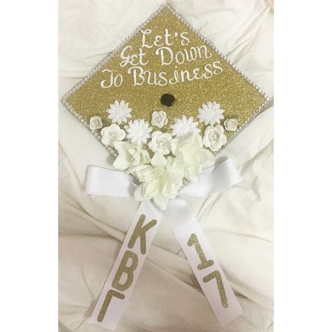 96 Likes, 3 Comments - Sammie Briscoe (@sammieebriscoee) on Instagram: “What else is a business major supposed to say?#sjcny #businessmajorprobs” Grad Caps For Business Majors, Cap Decoration Graduation Business Major, Grad Cap Ideas Business Major, Graduation Cap For Business Major, Grad Cap Business Major, Business Grad Cap Ideas, Business Degree Graduation Cap, Business Major Graduation Pictures, Business Graduation Cap