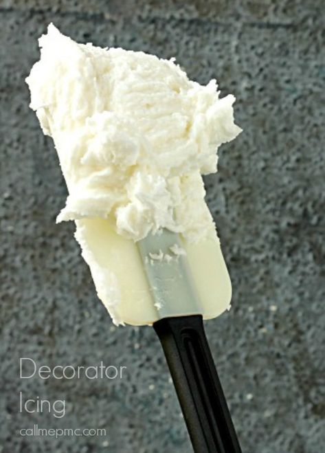 Decorator Icing Frosting - Creamy and smooth, this Easy Decorator Icing comes together in minutes. Frosting Made With Crisco Shortening, Wedding Cake Icing Recipe Crisco, Shortening Icing Recipe, Frosting With Crisco Shortening, Crisco Icing Recipe, Stiff Icing For Decorating, Icing With Shortening, Icing Made With Crisco, Easy Decorating Icing