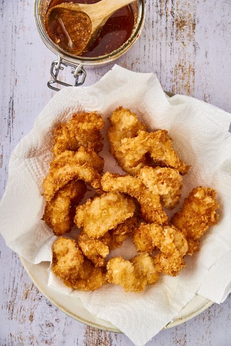 Panko Fried Butterfly Shrimp Recipe (Super Quick and Easy) Fried Butterfly Shrimp, Breaded Butterfly Shrimp, Butterfly Shrimp, Coconut Shrimp Recipes, Best Party Appetizers, Breaded Shrimp, Egg Bowl, Sweet Heat, Sweet And Sour Sauce