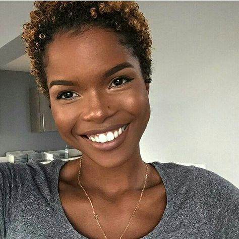 Natural Hair Twa, Cabello Afro Natural, Short Natural Hairstyles, Twa Hairstyles, Tapered Natural Hair, Natural Hair Short, Hair Short Cuts, Tapered Hair, Natural Hair Short Cuts