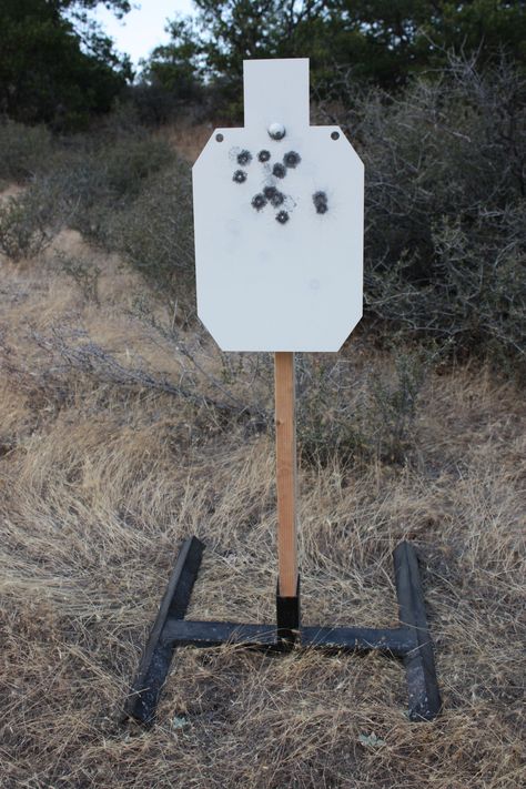 Rogue Shooting Targets, AR-500 steel silhouette target on stand. www.rogueshootingtargets.com Shooting Range Target, Shooting Target Ideas, Metal Shooting Targets, Shooting Bench Plans, Outdoor Shooting Range, Target Stand, Steel Shooting Targets, Metal Targets, Shooting Target