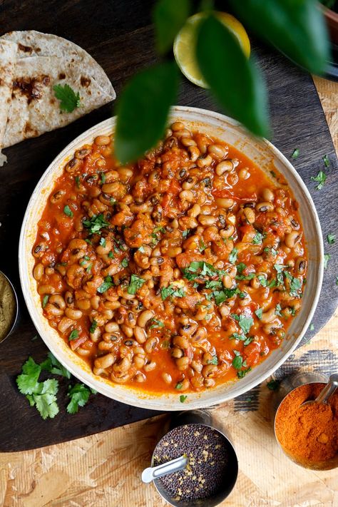 Black Eyed Peas Curry Recipe (Lobia Curry) - Cooking With Parita Lobia Recipe Indian, Cabbage Curry, Peanut Curry, Indian Diet, Jeera Rice, Tomato Gravy, Easy Curry, Curry Recipes Indian, Coconut Milk Curry