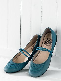 Cute #turquoise #maryjanes; too bad they're from 2008, so finding them will probably be tough. Original link ended up being spam, alas, but I believe they're Palladium? Styling Women, Shoe Gallery, Carrie Bradshaw, Pretty Shoes, Shoe Obsession, Blue Shoes, Beautiful Shoes, Sock Shoes, Cute Shoes