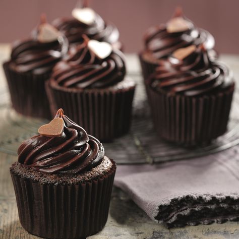 Chocolate Fudge Cupcakes Chocolate Fairy Cakes, Easy Chocolate Cupcake Recipe, Photography Chocolate, Fudge Cupcakes, Chocolate Fudge Cupcakes, Chocolate Fudge Icing, Chocolate Buttercream Icing, Cupcake Inspiration, Baking Photography