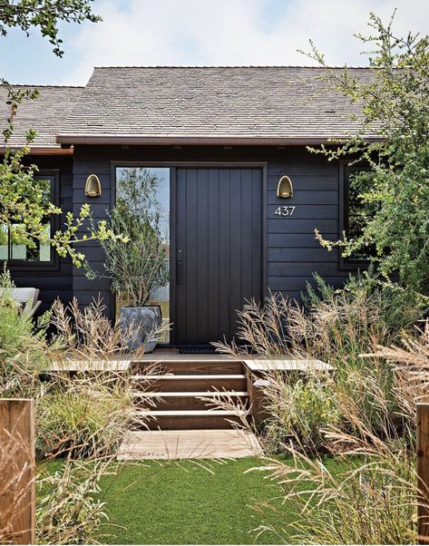 Dark Home Exterior, Industrial Style House, Eric Olsen, California Ranch, Bungalow Renovation, Cabin Exterior, Dark Home, Backyard Paradise, Home Exterior