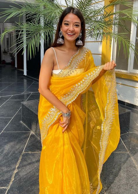 Himadri Patel, Yellow Saree For Haldi, Shein Earrings, Blouse For Wedding, Chinese Wedding Dress, Backless Blouse Designs, Yellow Soft, Saree Poses, Desi Fashion Casual