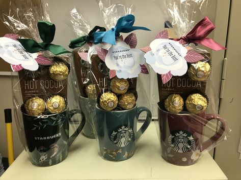 Christmas Presents Coworkers, Coffee Mug Gift Ideas Filled Diy, Starbucks Gift Basket Ideas, Gift Mug Ideas, Starbucks Gift Baskets, Referral Ideas, Client Gift Baskets, Christmas Favours, Christmas Candy Jars