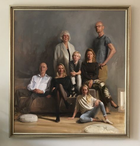 Portraits In Oil, Family Portrait Painting, Apartment Painting, Group Portrait, Collage Drawing, Family Painting, Family Frames, Family Shoot, Portrait Wall