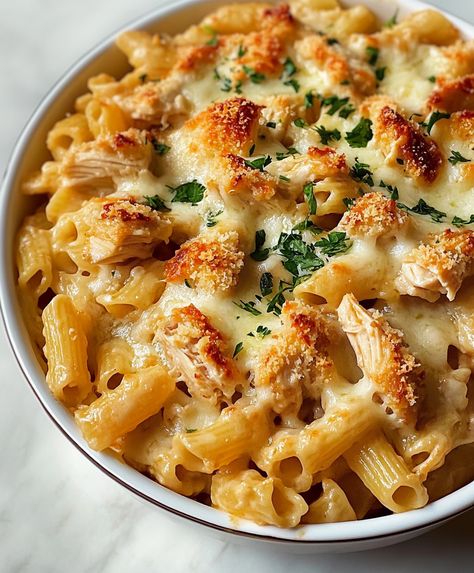 Delicious Chicken Mozzarella Pasta—tender chicken, melty mozzarella, and savory tomato sauce combine in a quick weeknight meal! Fresh Mozzarella Meals, Fresh Mozzarella Recipe Meals, Fresh Mozzarella Recipe, Chicken Mozzarella Pasta, Chicken Mozzarella, Pasta Calories, Mozzarella Pasta, Chicken With Italian Seasoning, Mozzarella Recipes