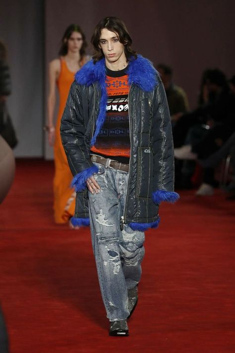 Diesel Fall-Winter 2022 Ready-To-Wear Collection Fashion Show Designed By Glenn Martens #fashion #diesel Diesel Ready To Wear, Glenn Martens, Fashion Show Design, Ready To Wear Fashion Show, Milan Fashion Week Runway, Ready To Wear Fashion, Show Collection, Fashion Week Runway, Winter 2022