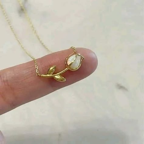 خواتم خطوبة, قلادات متدلية, Tulip Necklace, Inexpensive Jewelry, Jewelry Accessories Ideas, Dope Jewelry, Classy Jewelry, Fancy Jewellery, Funky Jewelry