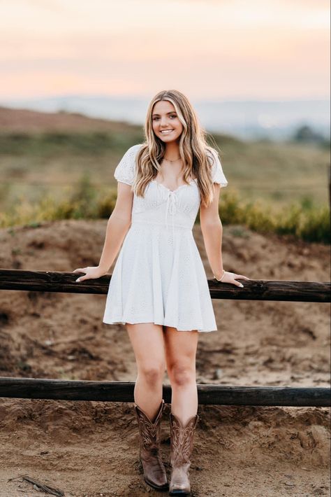 Country Grad Dresses, Cowgirl Style Photoshoot, Cowgirl Senior Pictures Ideas Outfit, Graduation Pictures Country, Cowgirl Graduation Pictures, Senior Ffa Pictures, Country Graduation Pictures, Western Graduation Pictures, White Dress Cowgirl Boots Senior Pictures