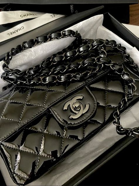 Chanel Flap Bag Aesthetic, Chanel Resort, Luxury Bags Collection, Girly Bags, Luxury Purses, Fancy Bags, Rich Kids, Pretty Bags, Cute Bags