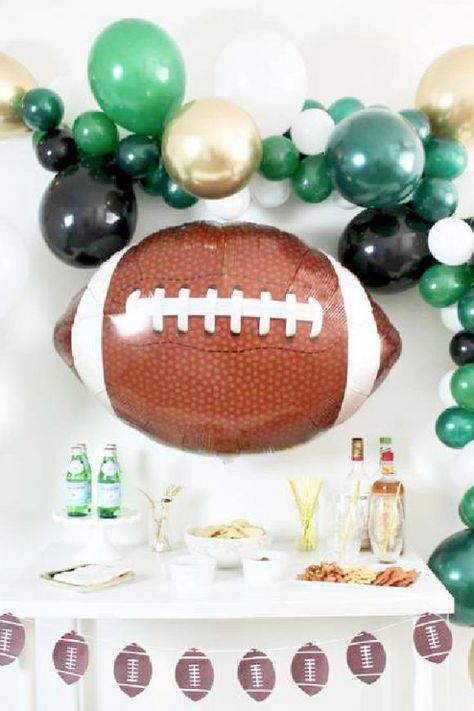 Football Party Drinks, Football Themed Party, 50th Birthday Party Themes, Football Balloons, Football Party Decorations, Football Theme Party, Super Bowl Football, Football Birthday Party, Football Decorations