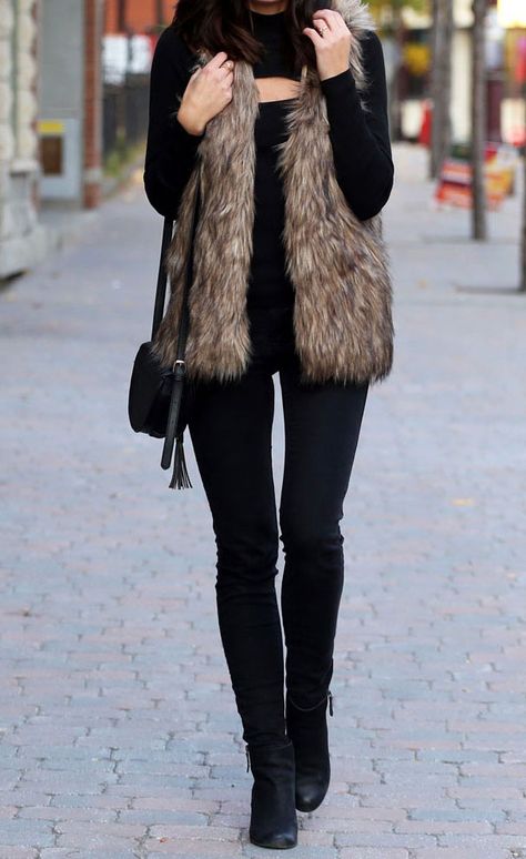 How to add some winter vibes to an all black outfit. Fashion blogger Marie's Bazaar wears a faux fur vest from Dynamite Clothing over a cutout black sweater and these must-have black booties. Femine Style, Fur Vest Outfits, Comfy Jeans Outfit, Fur Outfit, Winter Mode Outfits, Fur Vests, Pullovers Outfit, Boots Outfits, Pullover Outfit