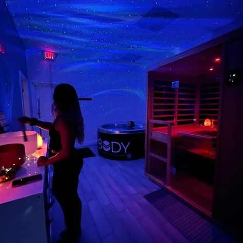 BODY Therapeutic Architecture on Instagram: "These views & vibes are dreamy During recovery hour our guides play sound bowls for you while you experience the icy cold, blissful water. The low lights make it easy to close your eyes & drop into a meditative state, or gaze upon the glowing galaxy 🪐✨ At BODY it’s essential for us to create the best atmosphere as possible. From our highly trained staff to the energy in the space. Bring a new friend with you this month for free to any of our recov Recovery Room Ideas, Therapeutic Architecture, Sound Bowls, Dream Spa, Boutique Fitness, Recovery Room, Dreams Spa, Spa Room Decor, Fitness Boutique