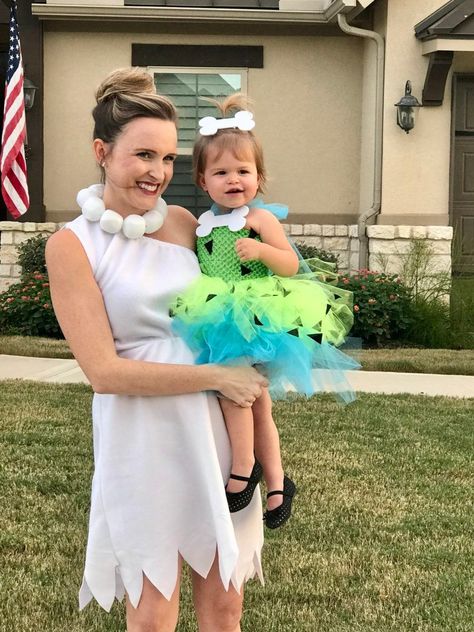 Wilma And Pebbles Costume, Pebbles Costume Toddler, Baby Pebbles Costume, Halloween Costumes With Baby, Costumes With Baby, Family Halloween Costumes With Baby, Halloween Family Costumes, Mother Daughter Costumes, Halloween Bee