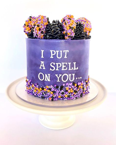 Hocus Pocus Gender Reveal Cake, Hocus Pocus Cake Ideas Easy, Hocus Pocus Birthday Cake Ideas, Hocus Pocus Cake Ideas, Hocus Pocus Gender Reveal, Hocus Pocus Birthday Cake, Hocus Pocus Baby Shower Theme, October Birthday Themes, Hocus Pocus Cupcakes