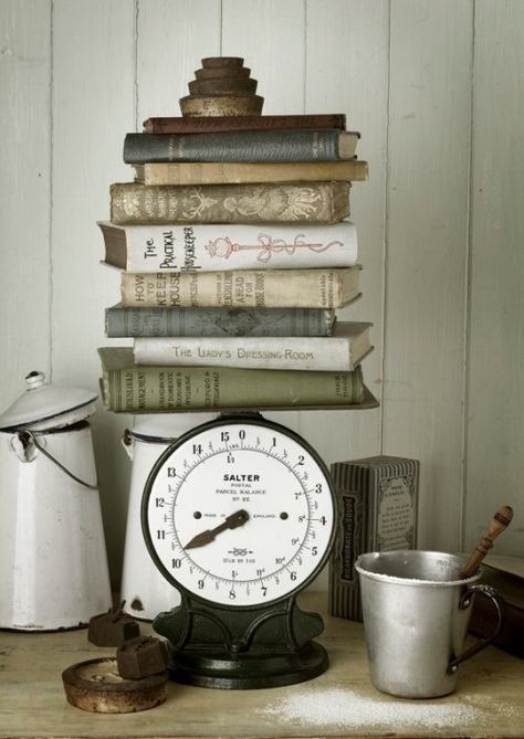 vintage scale with old cookbooks on it :) Just got my old scale today! Now cookbooks :) Vintage Scale Decor, Cookbook Display, Vintage Scales, Old Scales, Vintage Scale, Book Storage, Vintage Cookbooks, Kitchen Scale, Antique Decor