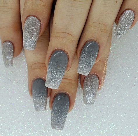 Grey Grey Acrylic Nails With Glitter, Grey Nails Acrylic Design, Grey Wedding Nails For Bride, Grey Glitter Nails Acrylic, Glitter Grey Nails, Gray Sparkly Nails, Steel Grey Nails, Grey Wedding Nails, Silver And Grey Nails