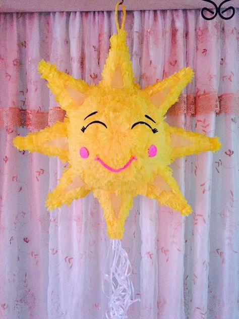 Sun piñata Sunshine Birthday Parties, Piñata Ideas, Luau Birthday Party, Diy Pinata, Emoji Party, 1st Birthday Party Themes, Sunshine Birthday, Luau Birthday, Ideas Hogar